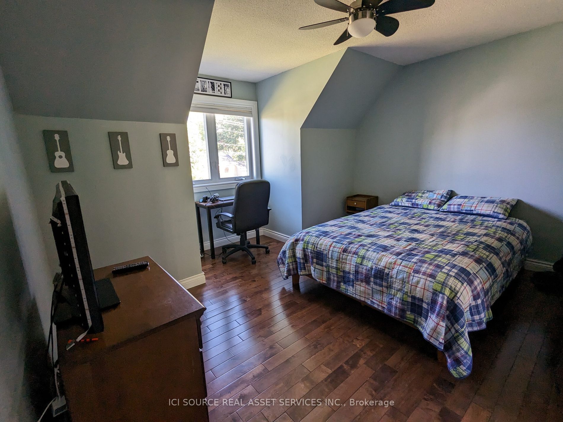 35 Brook Rd S