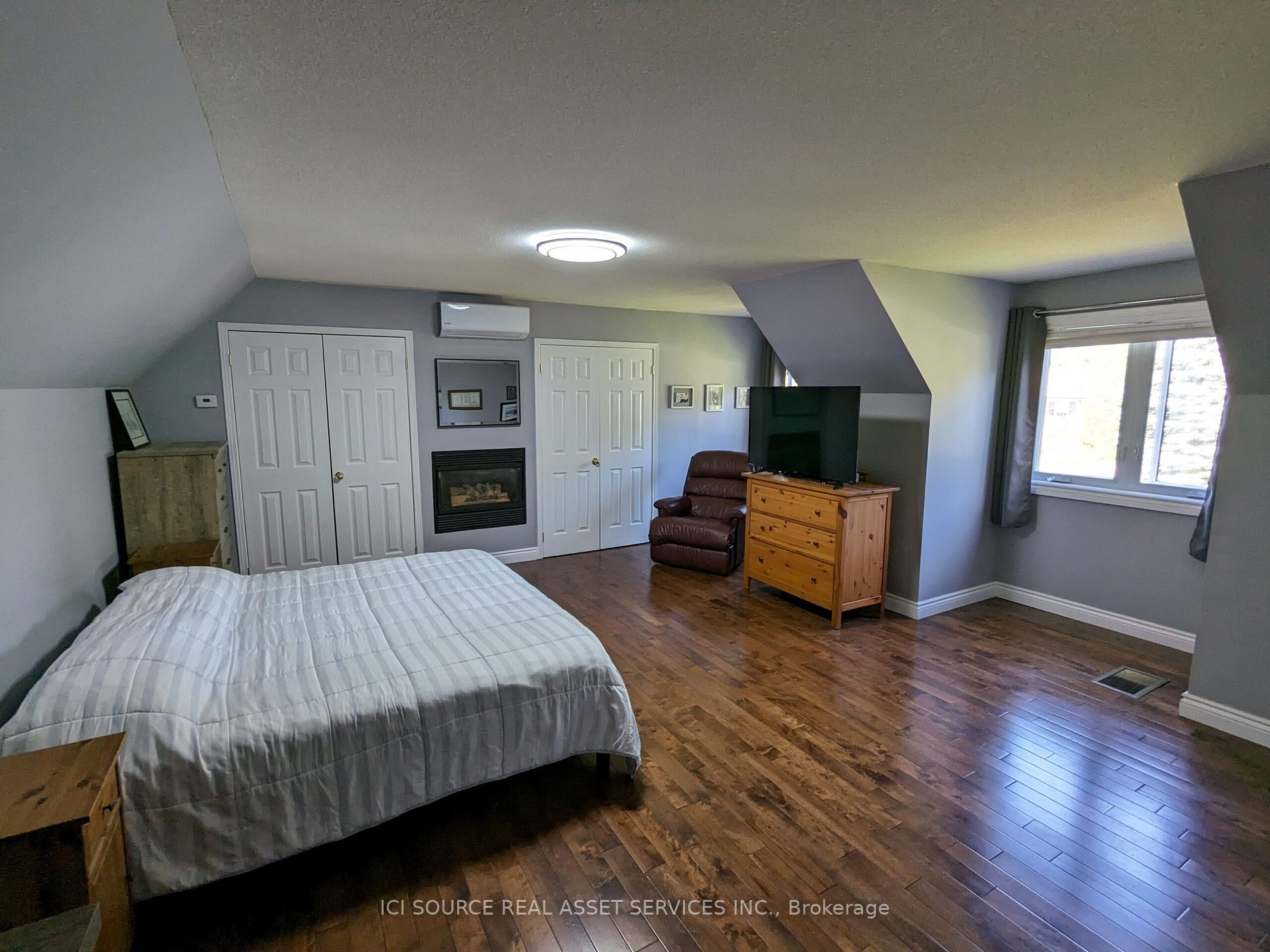 35 Brook Rd S