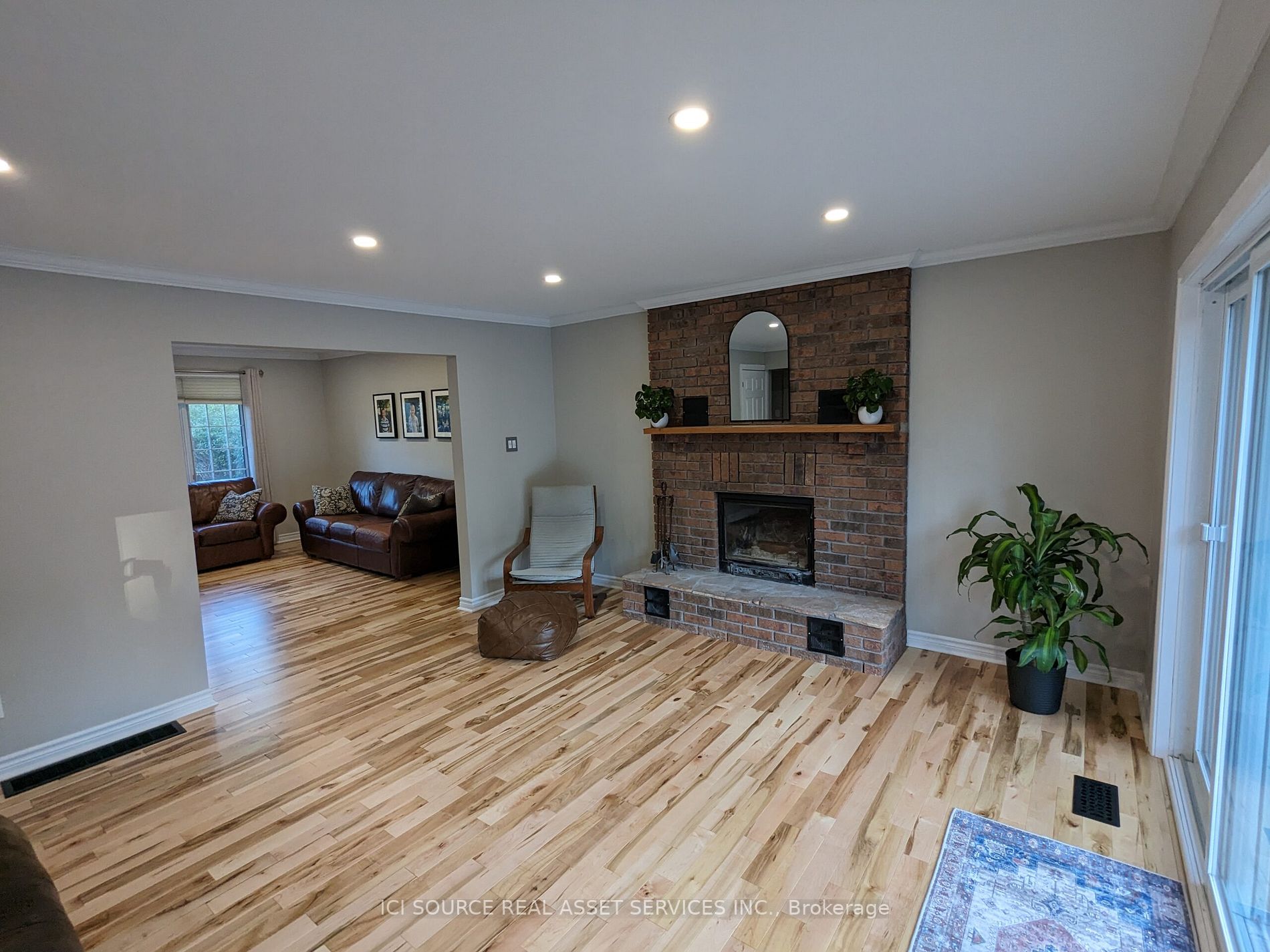 35 Brook Rd S