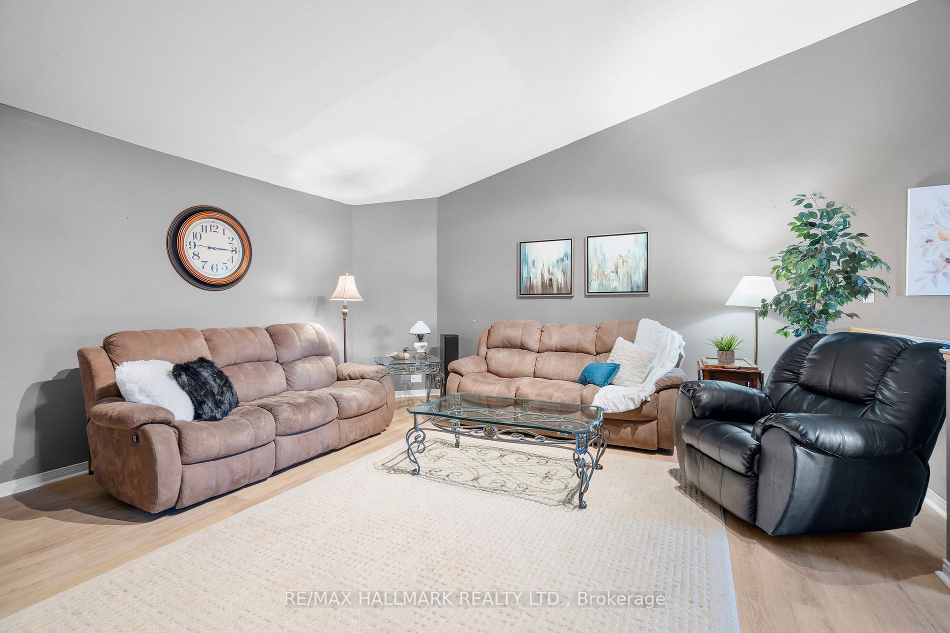 8040 Woodland Ave