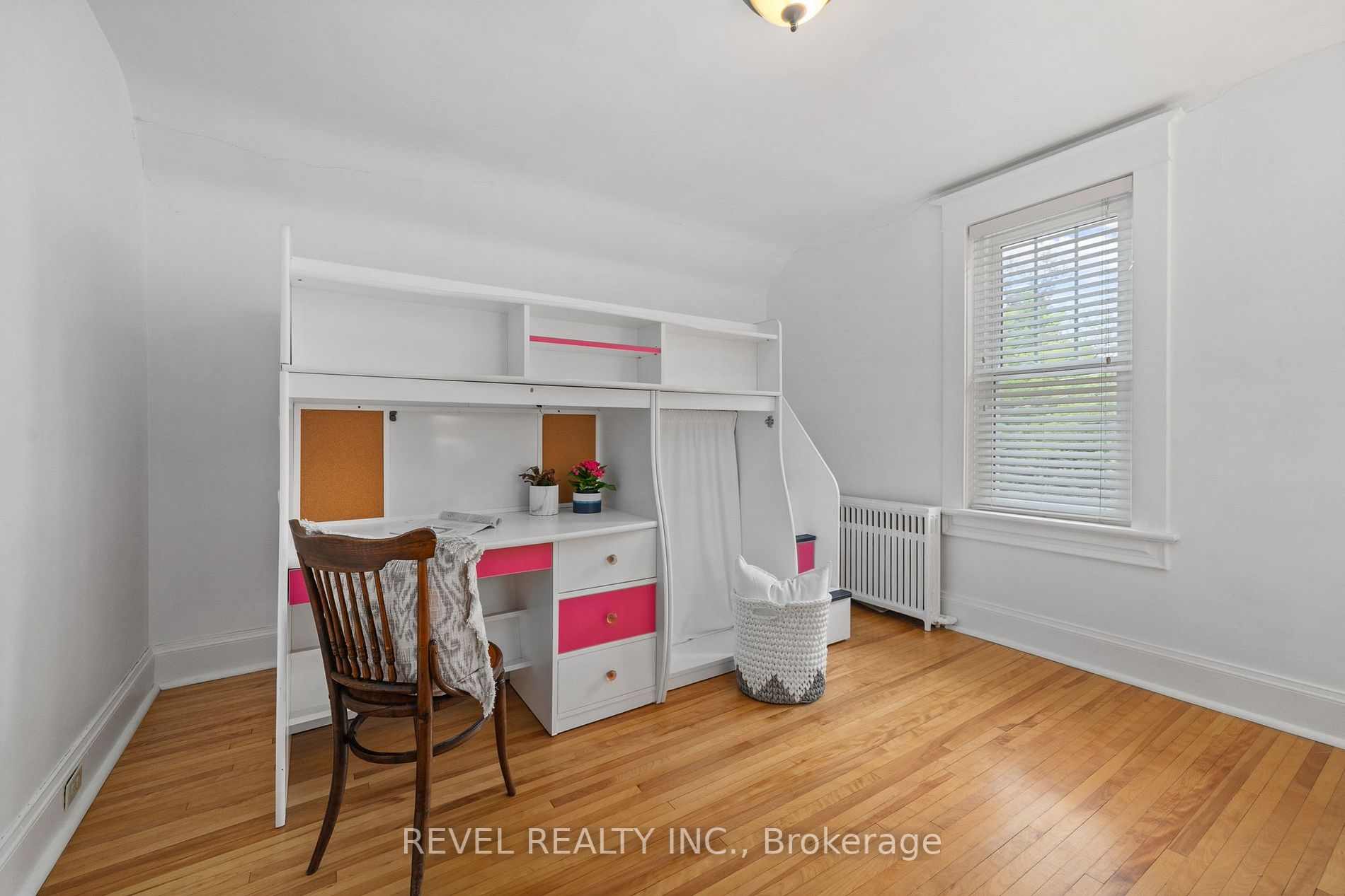 25 Louisa St