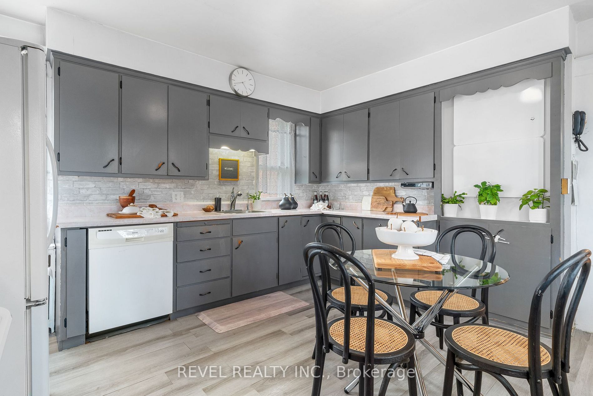 25 Louisa St