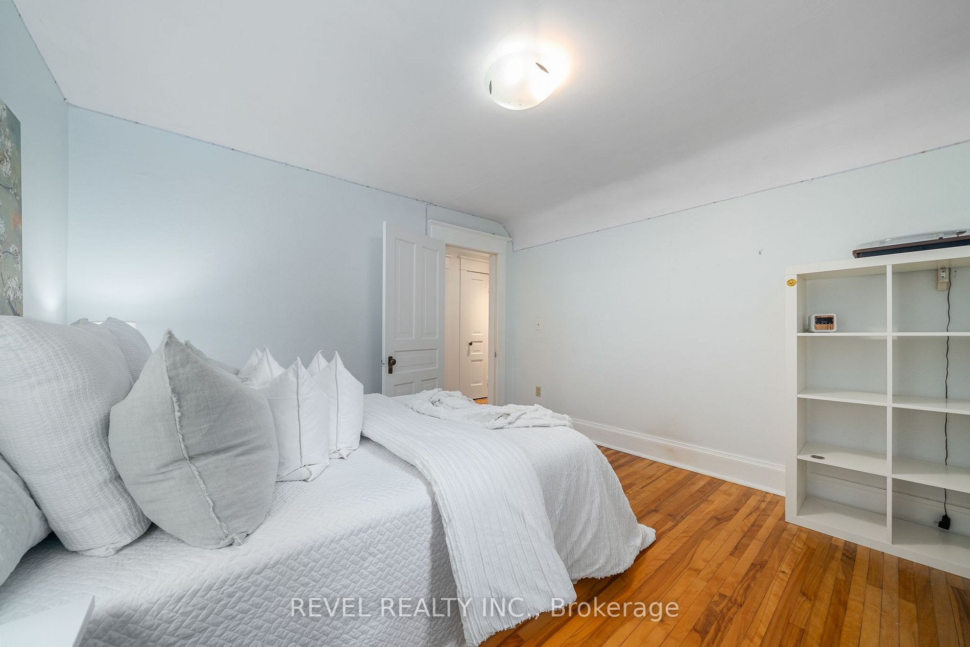 25 Louisa St