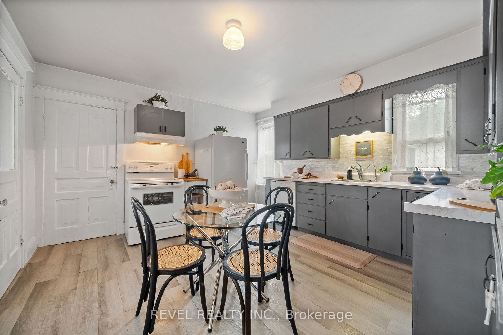 25 Louisa St