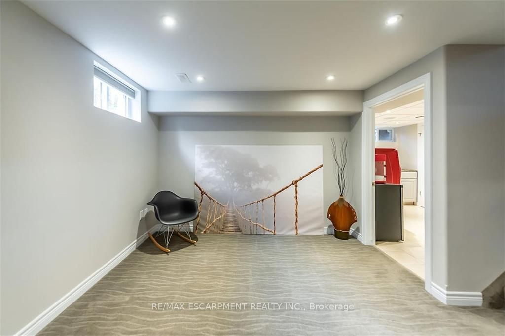 47 Blossom Ave