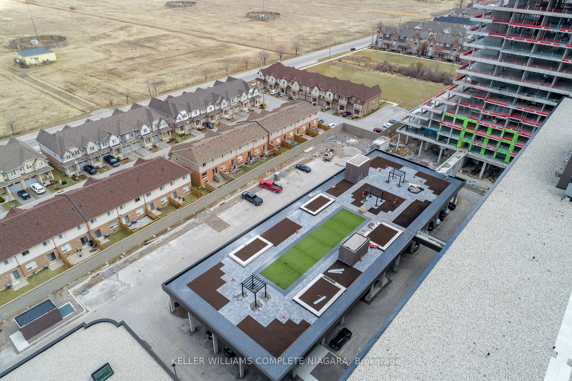 560 North Service Rd, #608