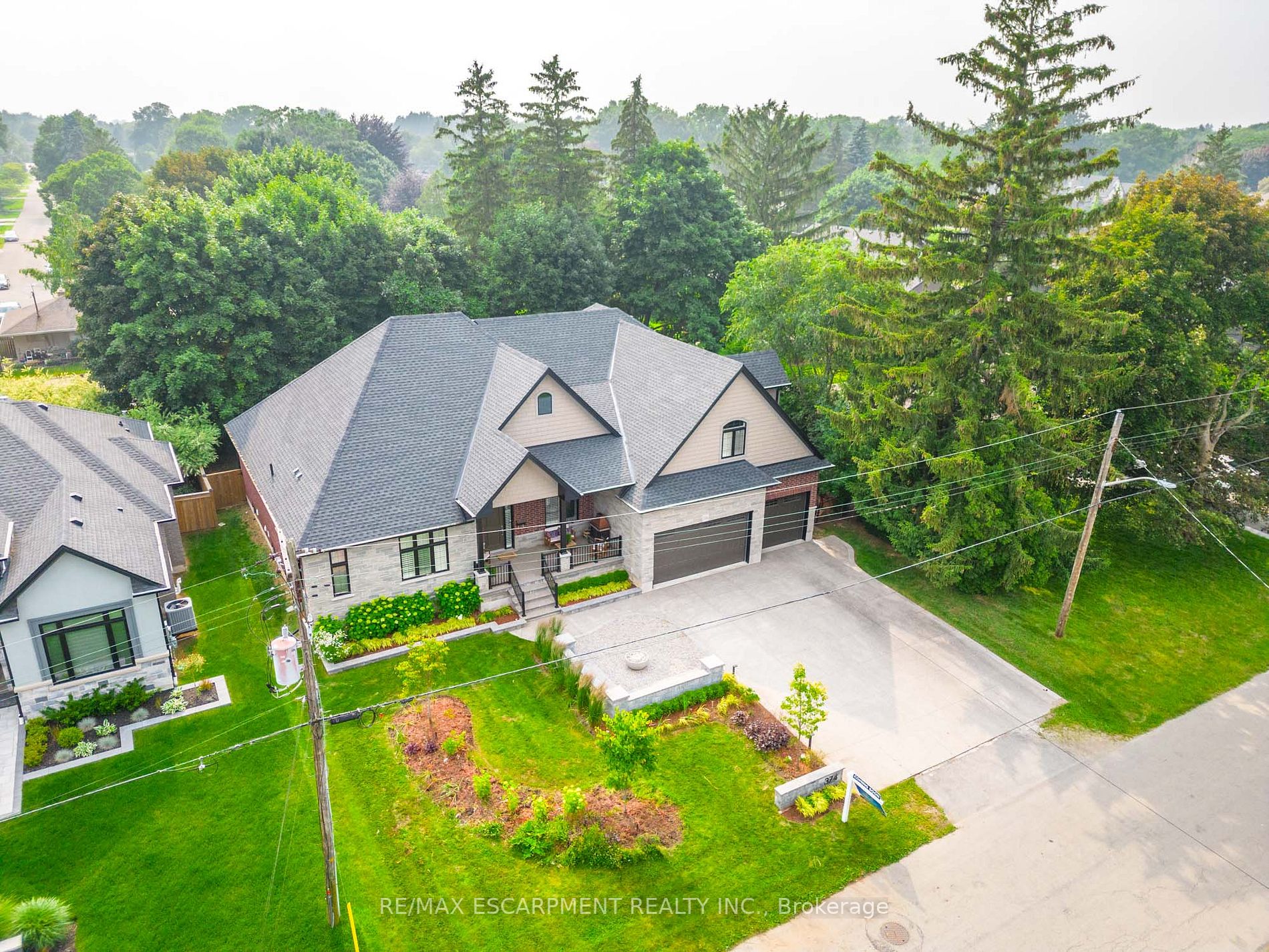 374 Woodworth Dr W