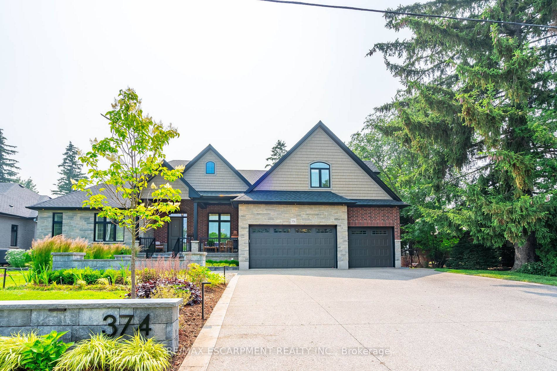 374 Woodworth Dr W