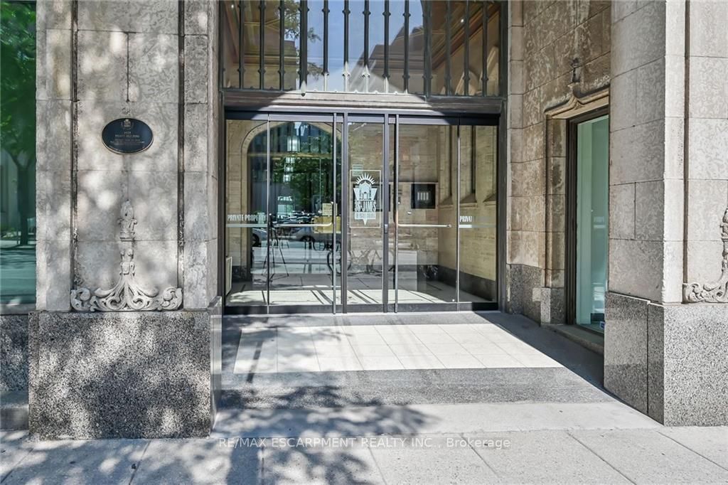 36 James St S, #702