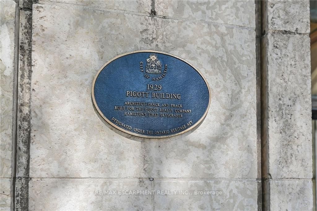 36 James St S, #702