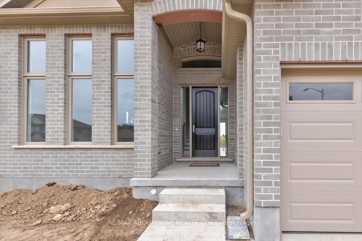 21 Sycamore Drive N