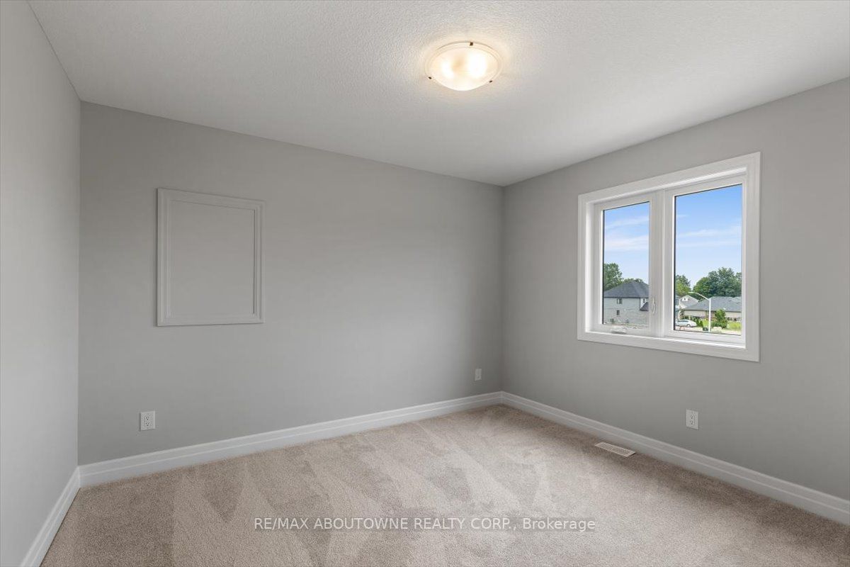 21 Sycamore Drive N