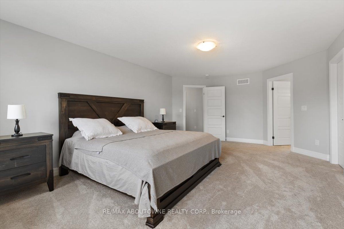 21 Sycamore Drive N
