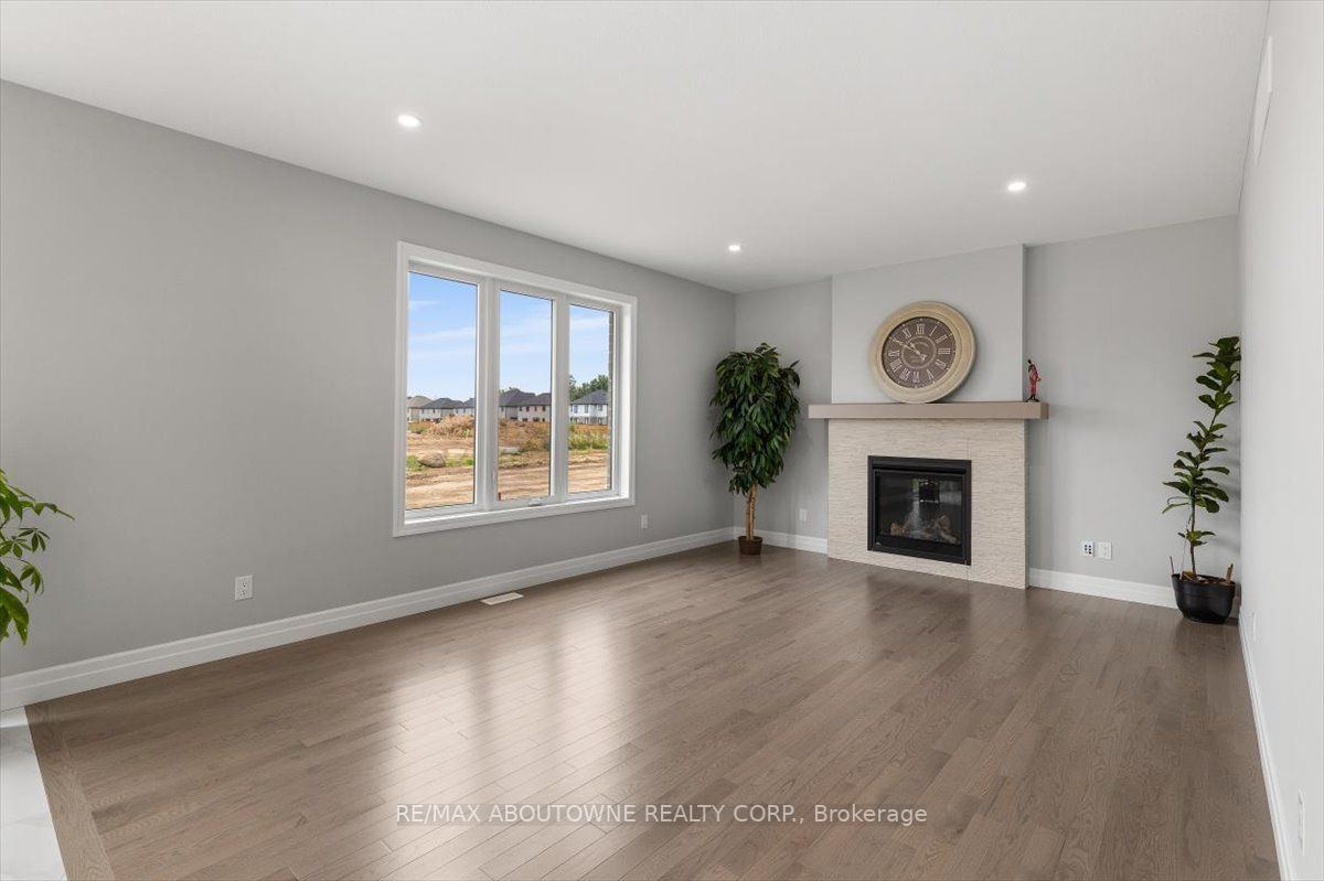 21 Sycamore Drive N