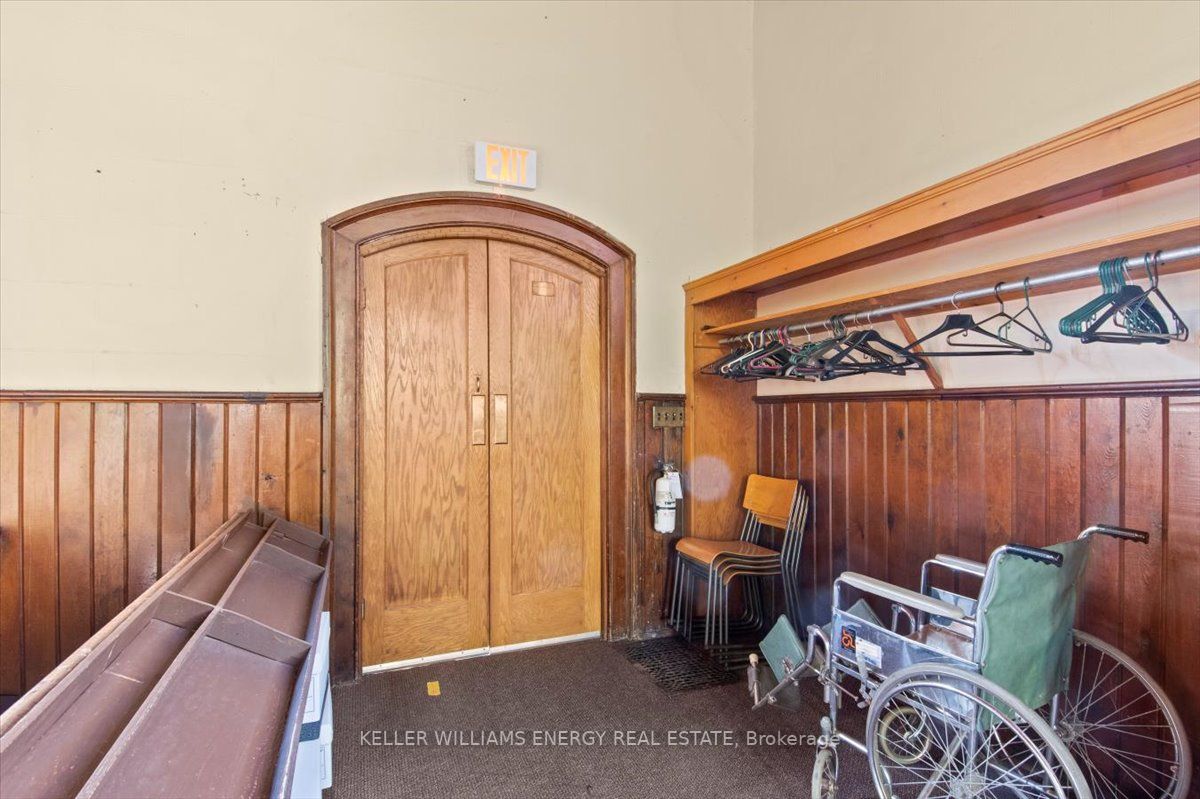 62 King St E
