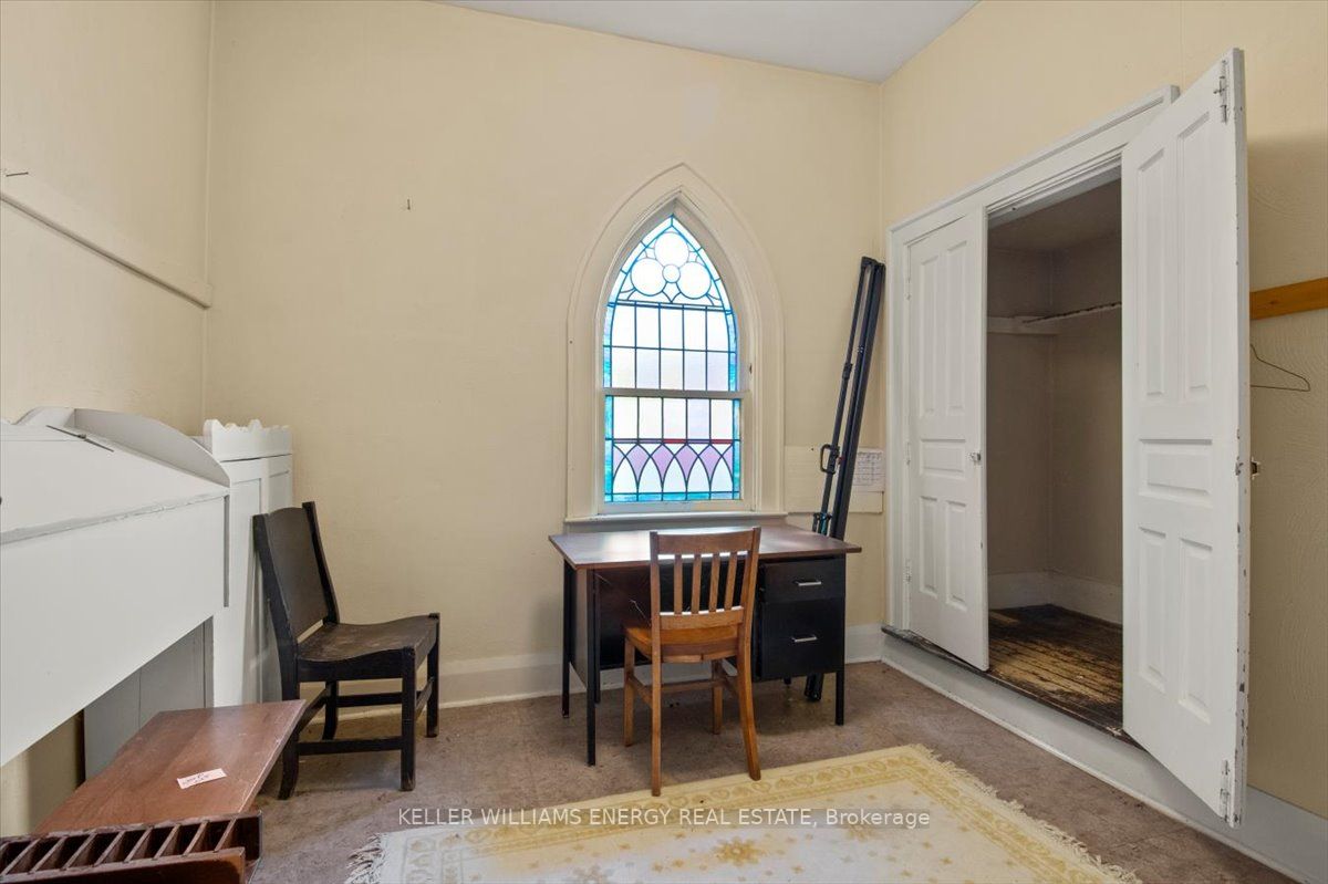 62 King St E