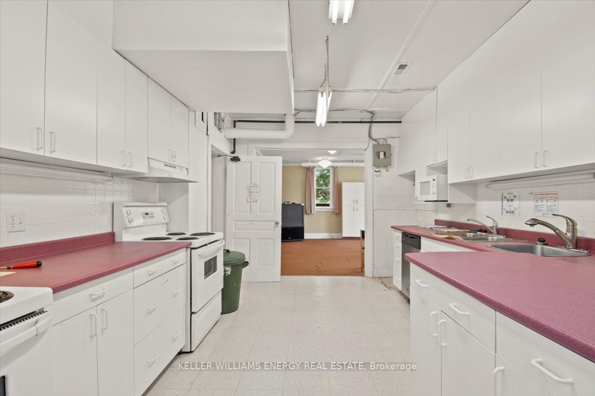 62 King St E