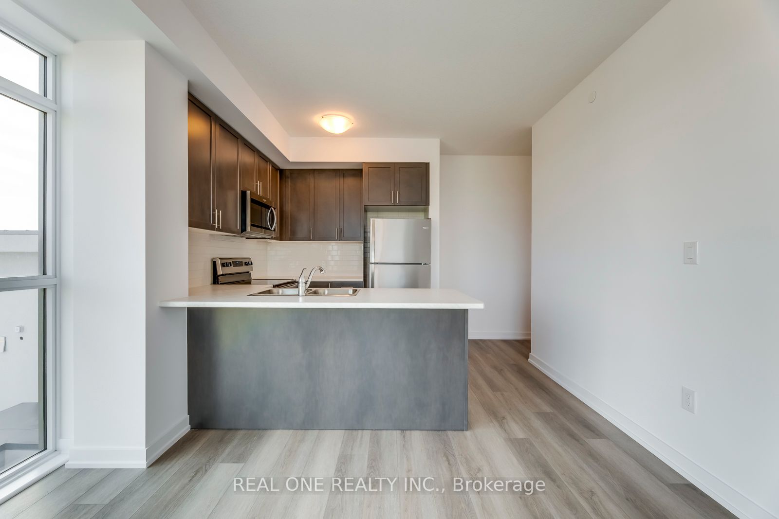 460 Dundas St E, #605