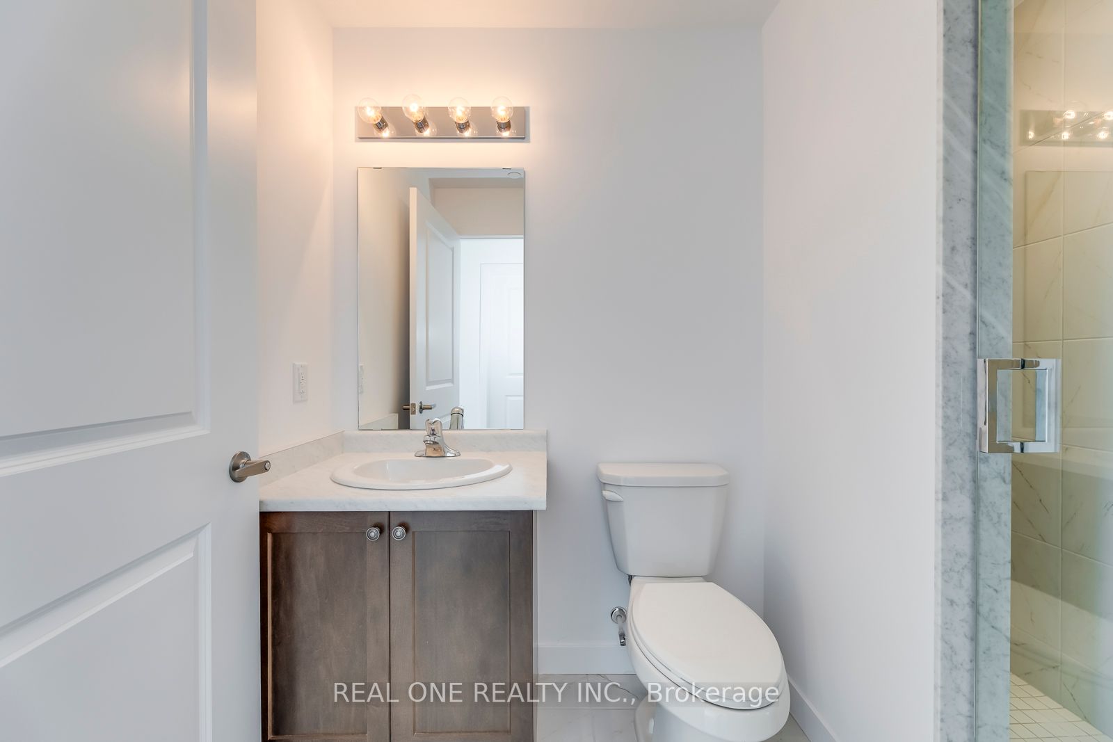 460 Dundas St E, #605