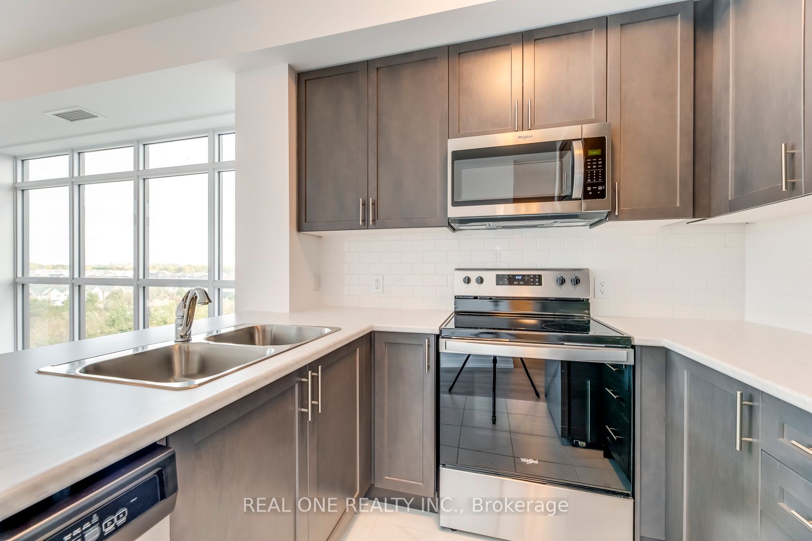 460 Dundas St E, #605
