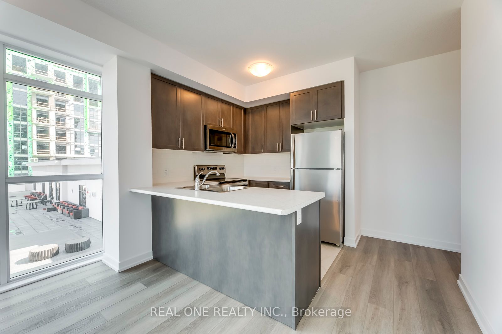 460 Dundas St E, #605