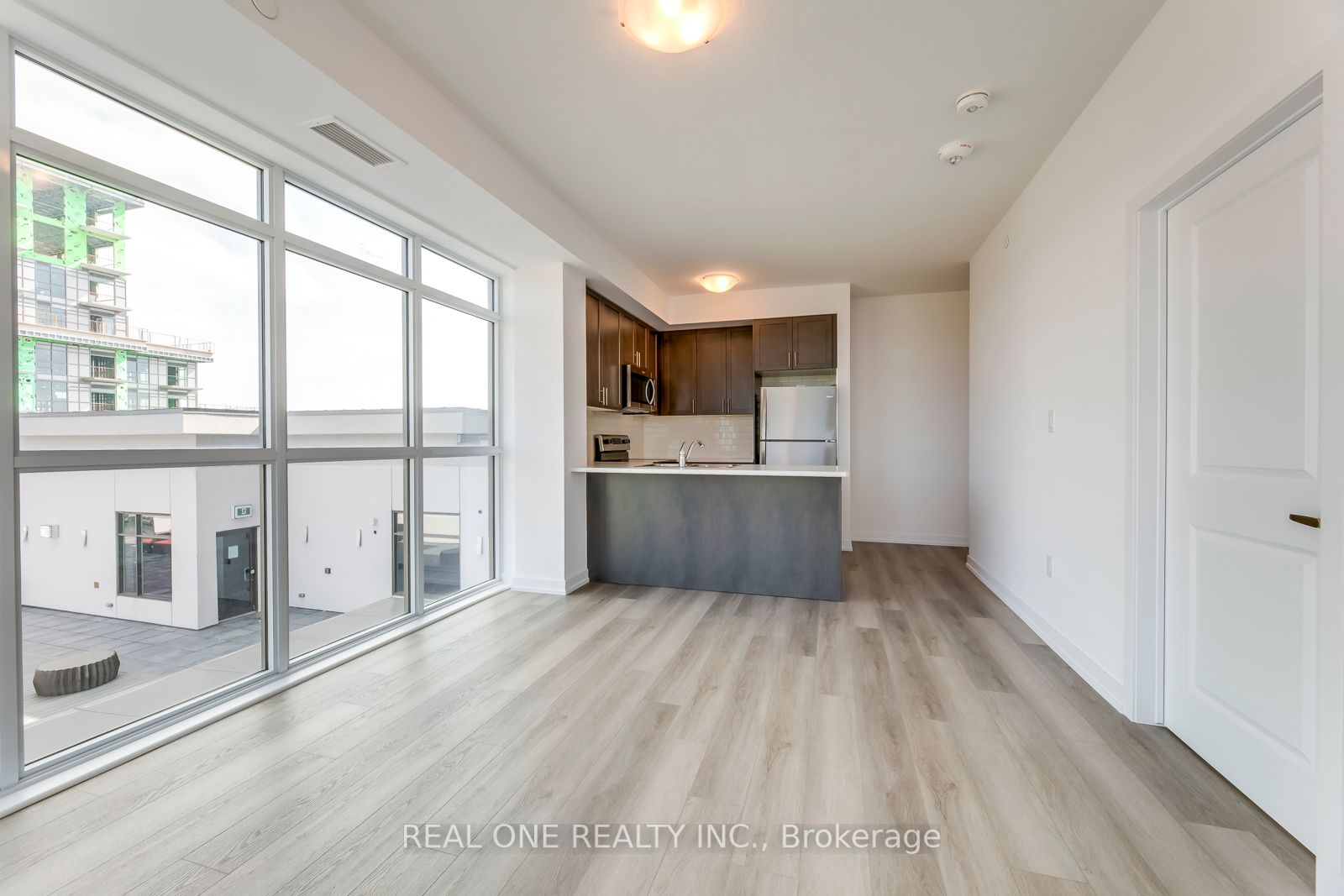 460 Dundas St E, #605