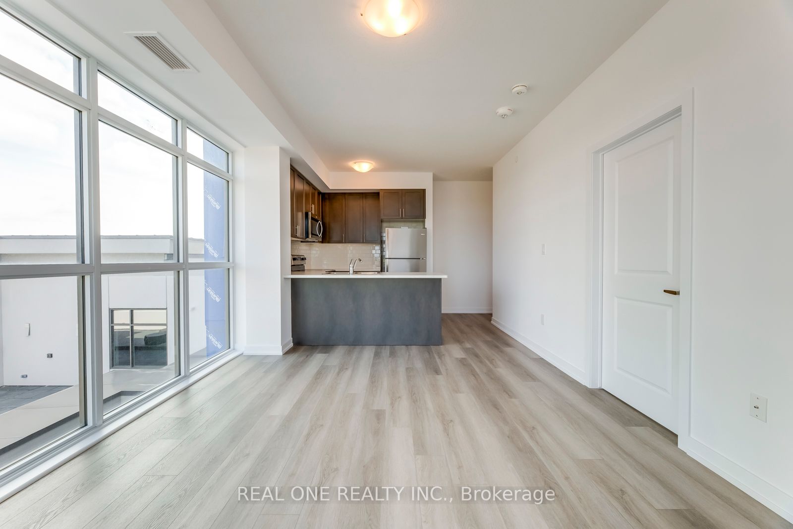 460 Dundas St E, #605
