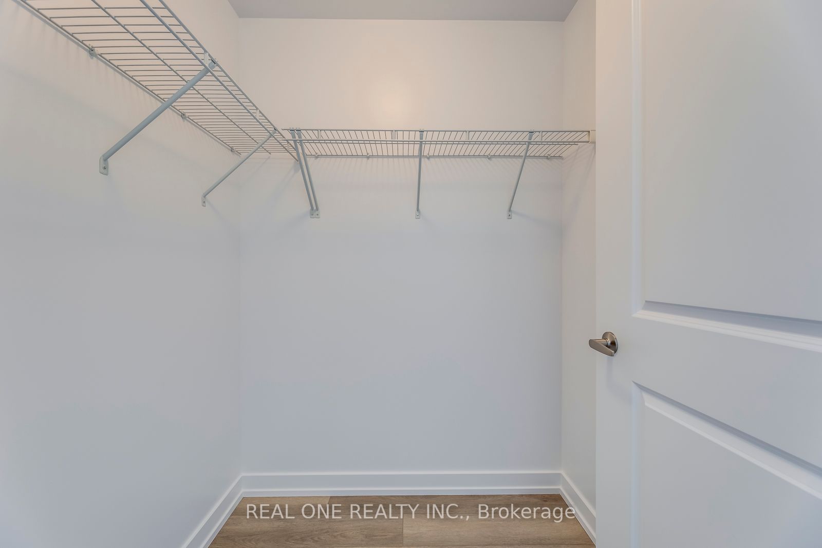 460 Dundas St E, #605