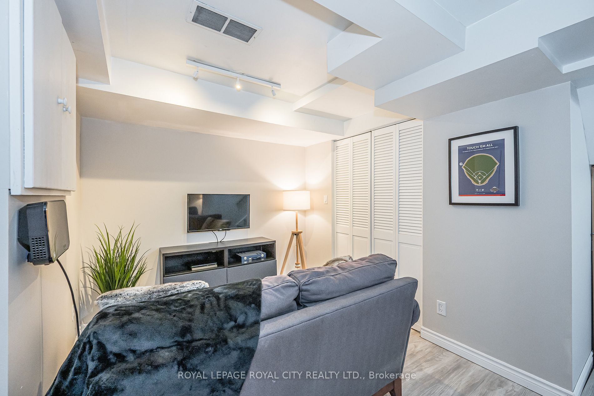 941 Gordon Street, #33