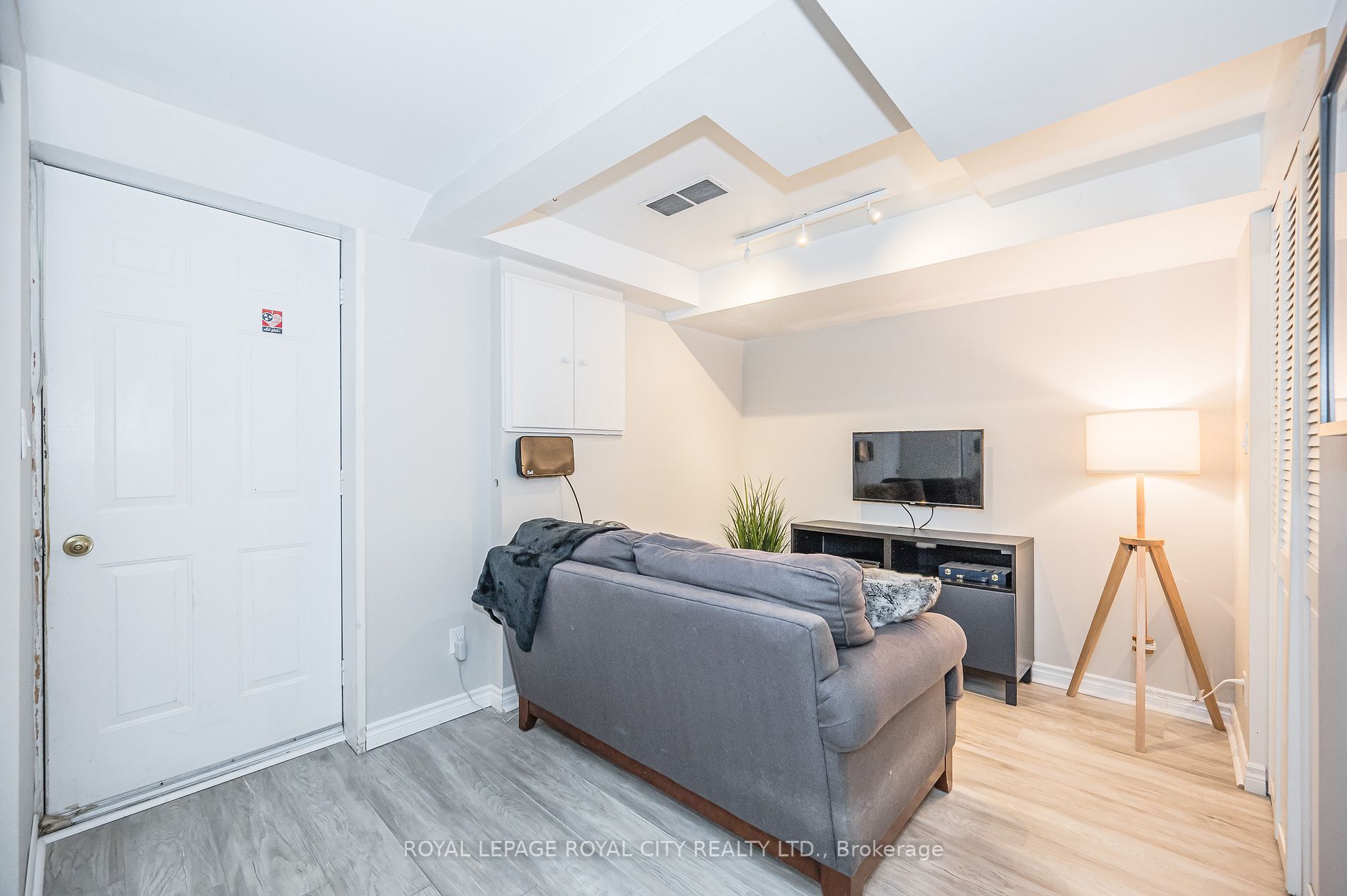 941 Gordon Street, #33
