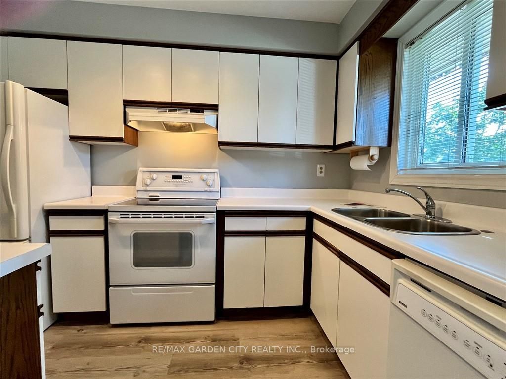 10 Wentworth Dr, #13