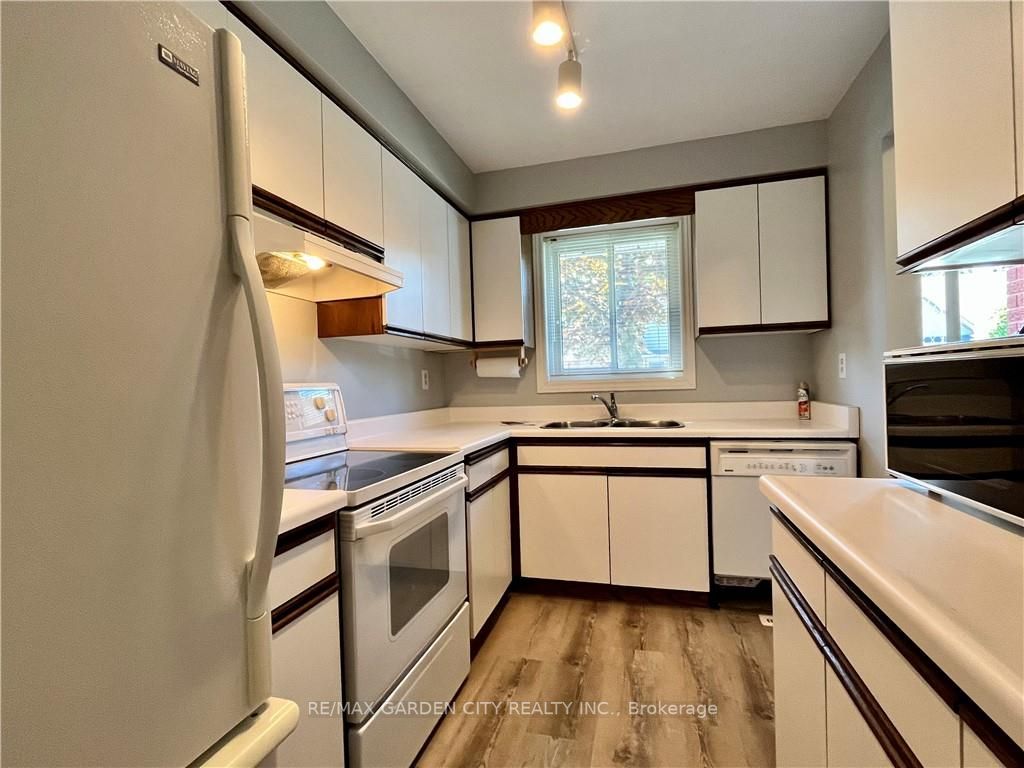 10 Wentworth Dr, #13