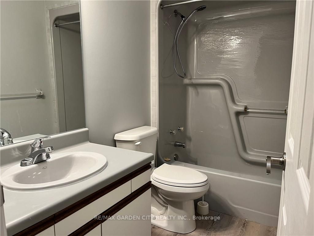 10 Wentworth Dr, #13