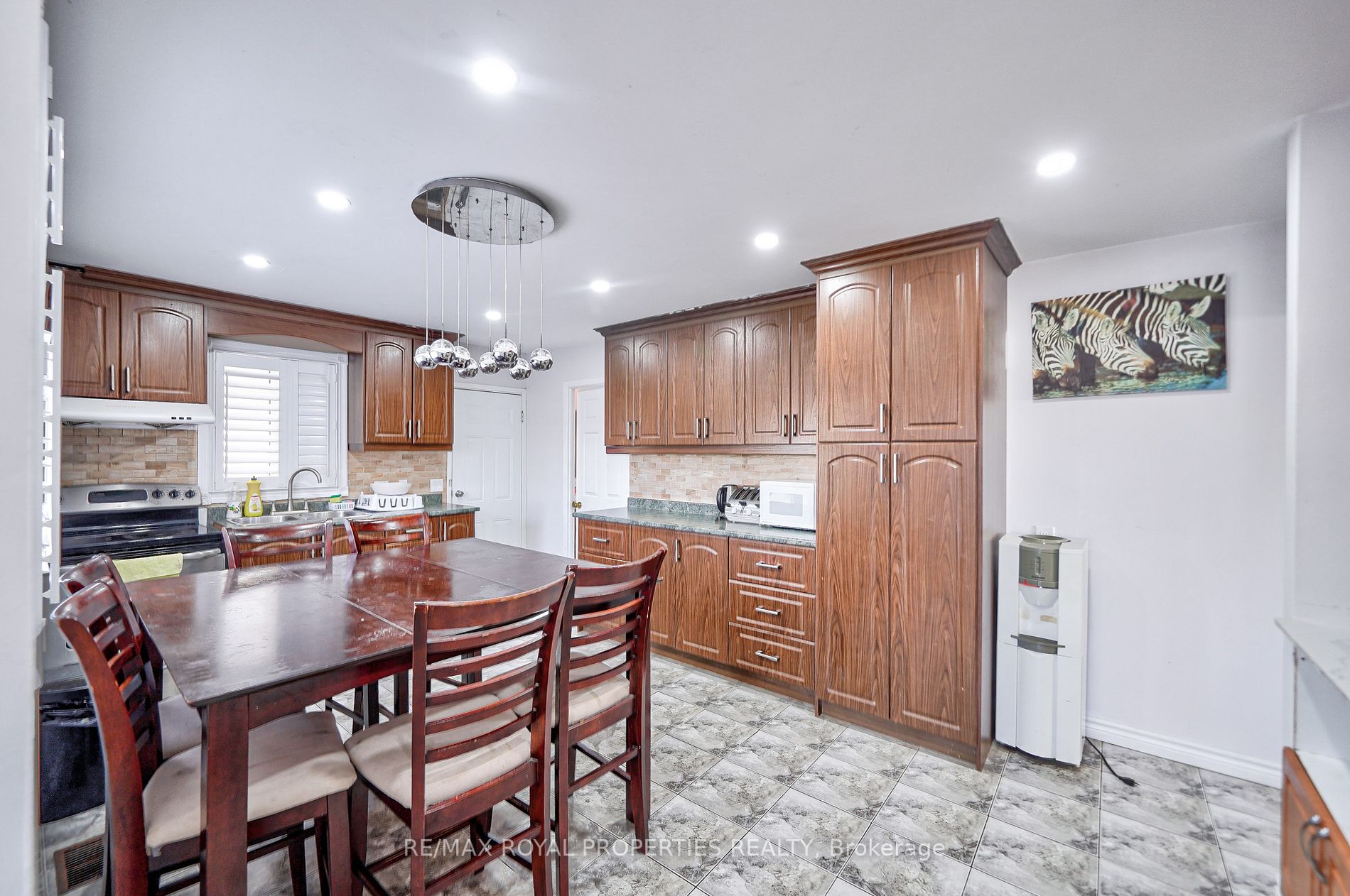 5 Robinson Avenue