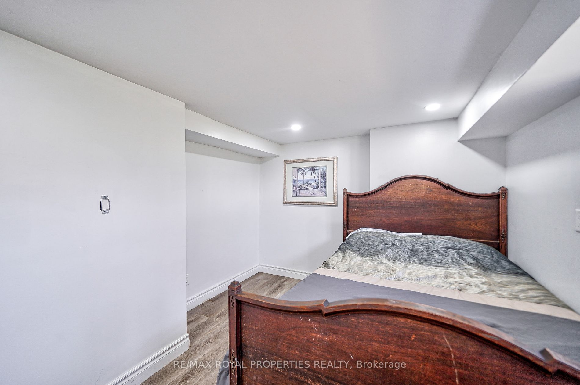 5 Robinson Avenue