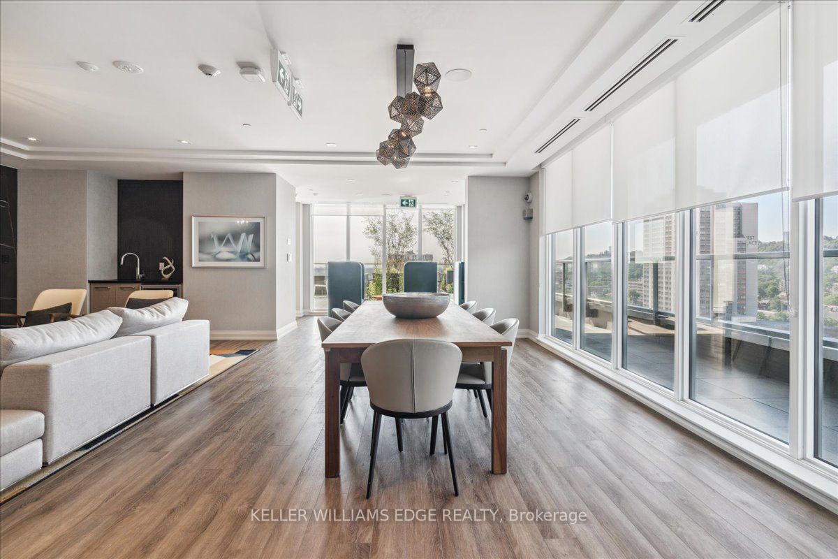 212 King William St, #612