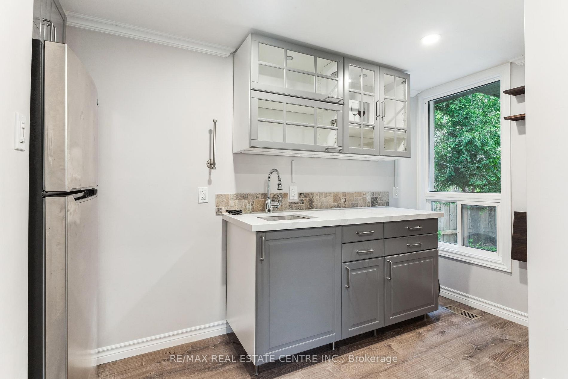 83 Jerseyville Rd E
