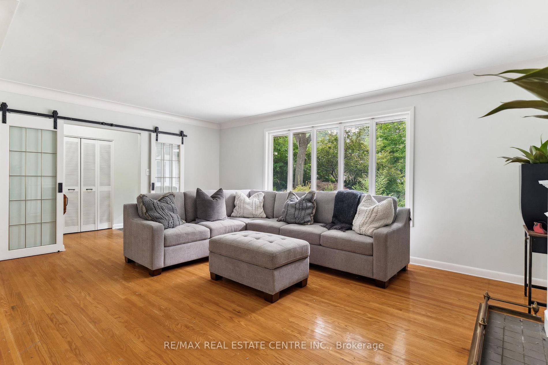 83 Jerseyville Rd E