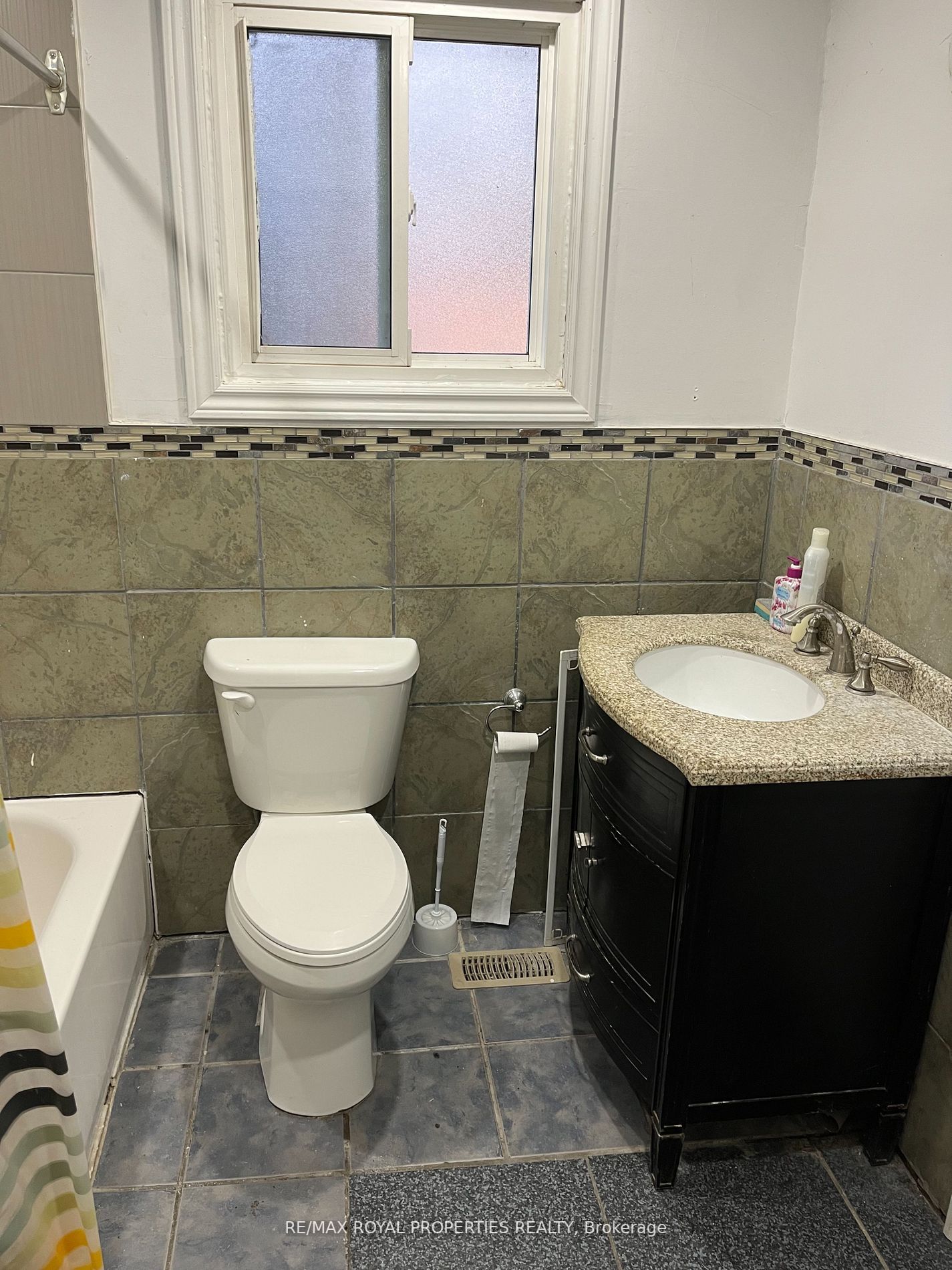 104 Wychwood Cres