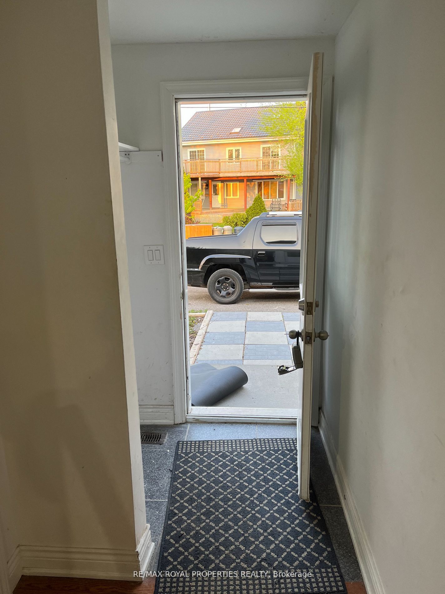 104 Wychwood Cres