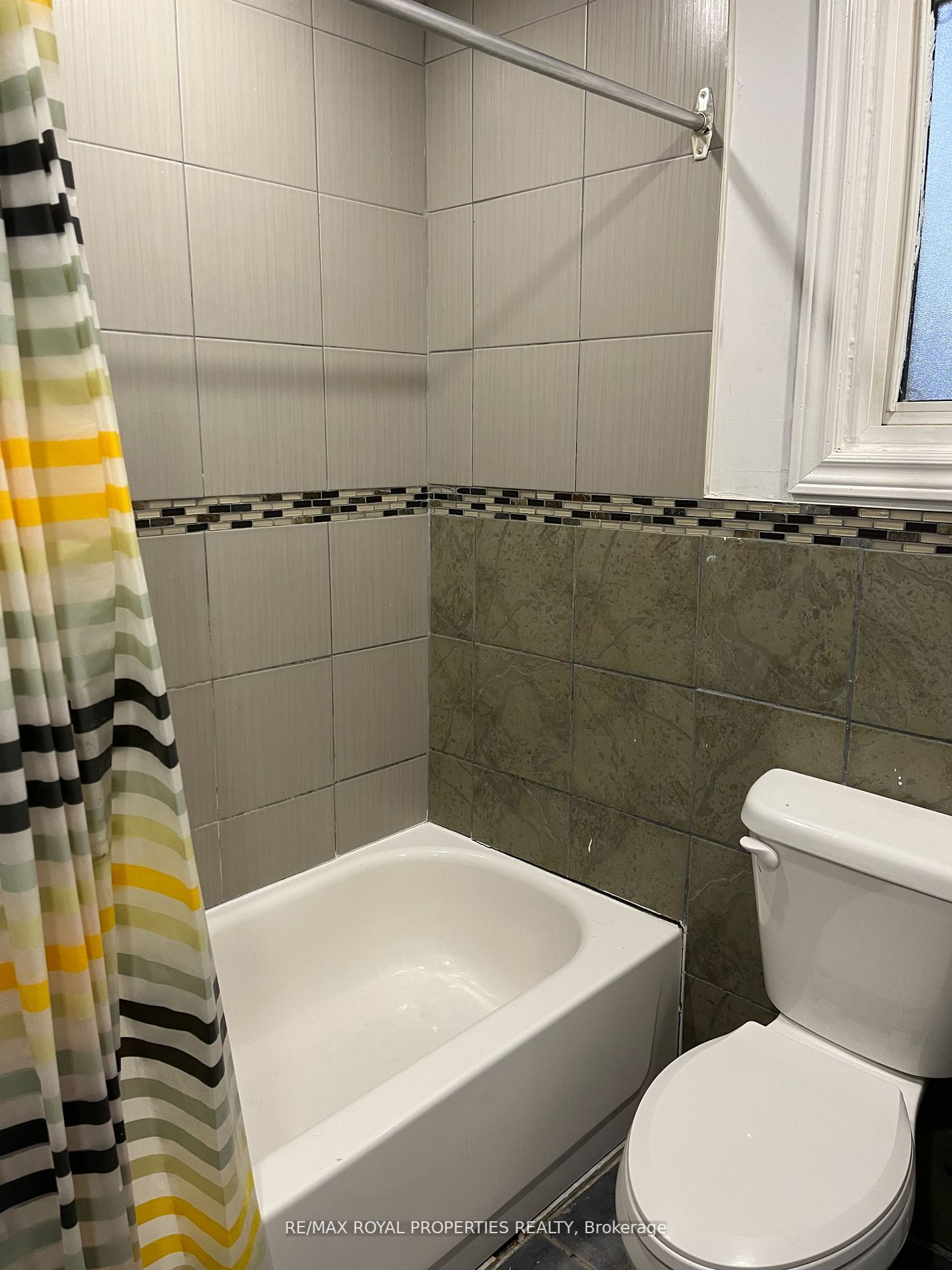 104 Wychwood Cres