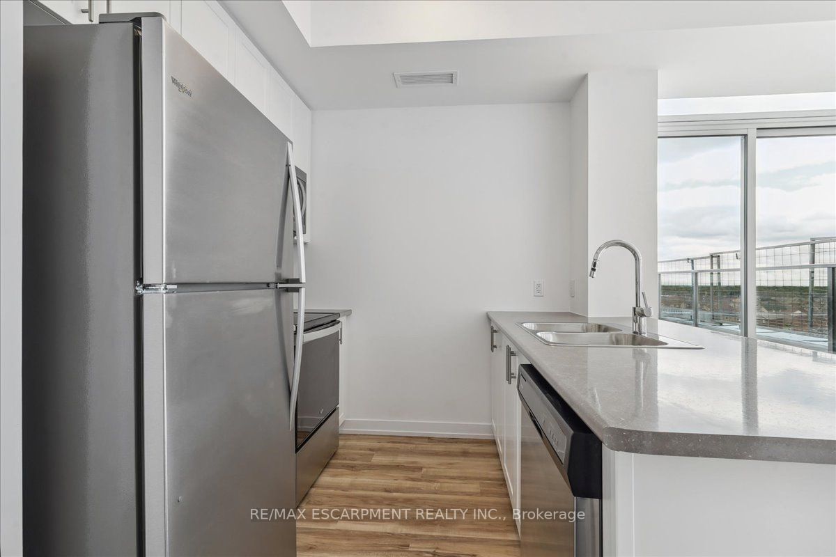 460 Dundas St E, #712