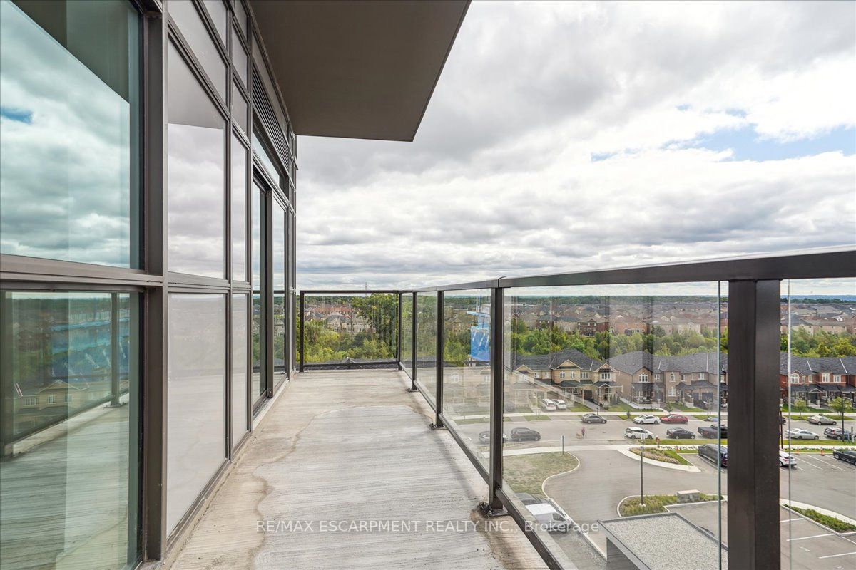 460 Dundas St E, #712