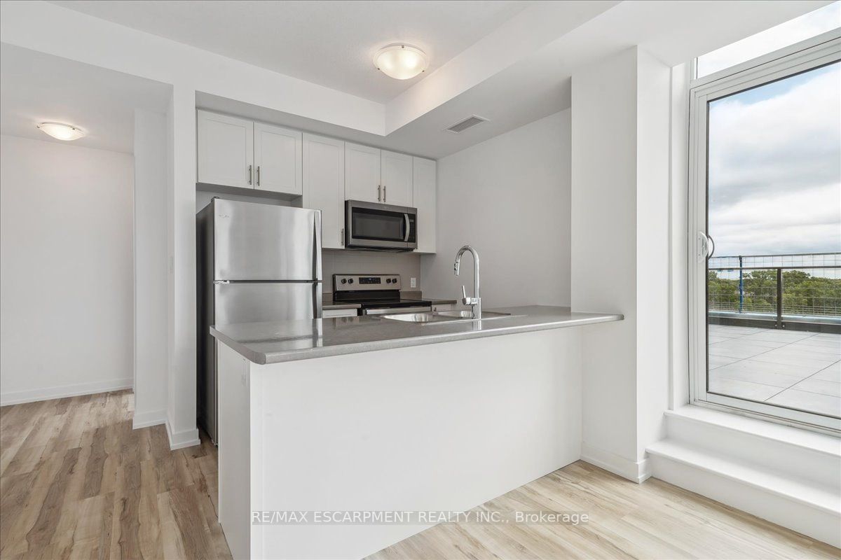 460 Dundas St E, #712
