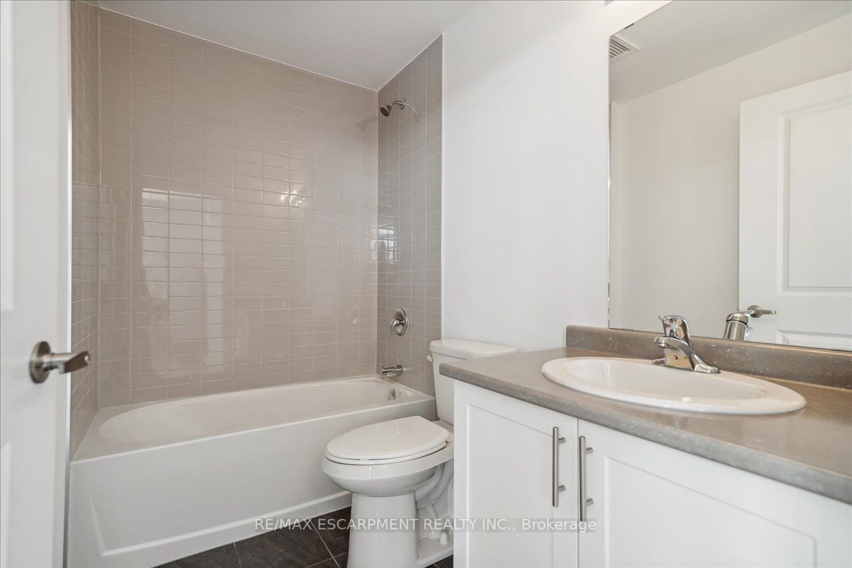 460 Dundas St E, #712