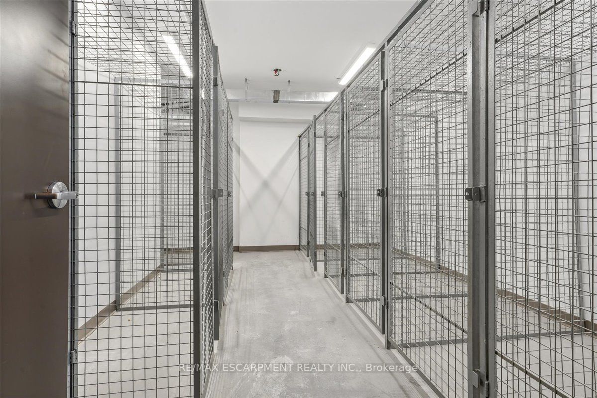 460 Dundas St E, #712
