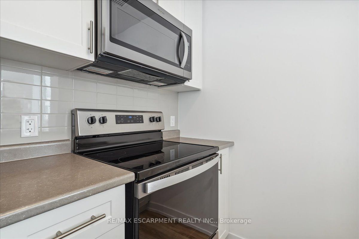 460 Dundas St E, #712