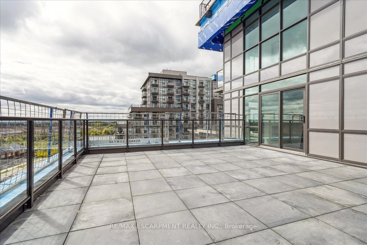 460 Dundas St E, #712
