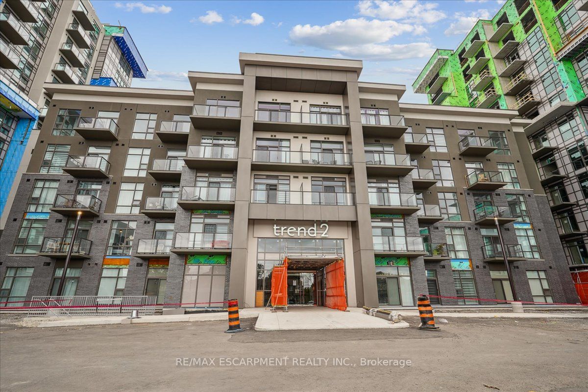 460 Dundas St E, #712