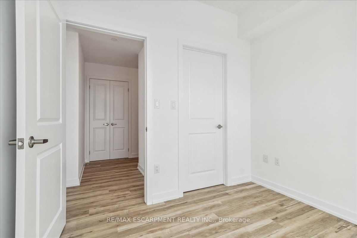 460 Dundas St E, #712